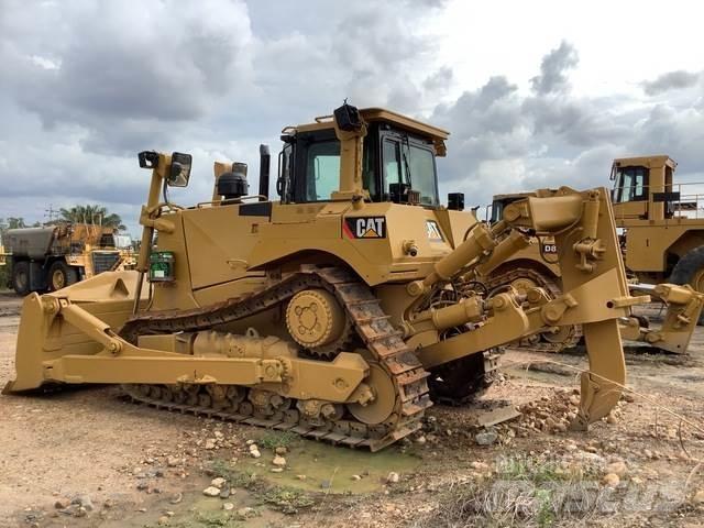 CAT D8T بلدوزرات مجنزرة