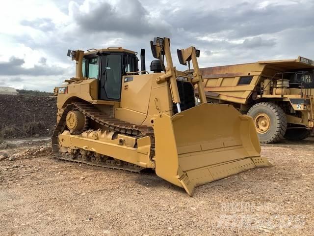 CAT D8T بلدوزرات مجنزرة