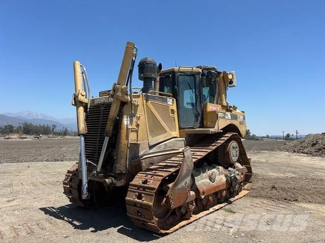 CAT D8T بلدوزرات مجنزرة