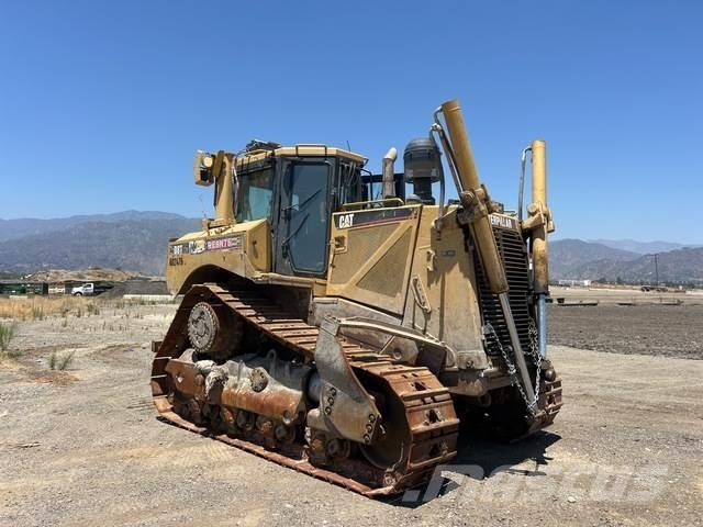 CAT D8T بلدوزرات مجنزرة