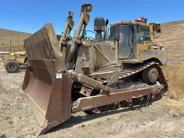 CAT D8T بلدوزرات مجنزرة