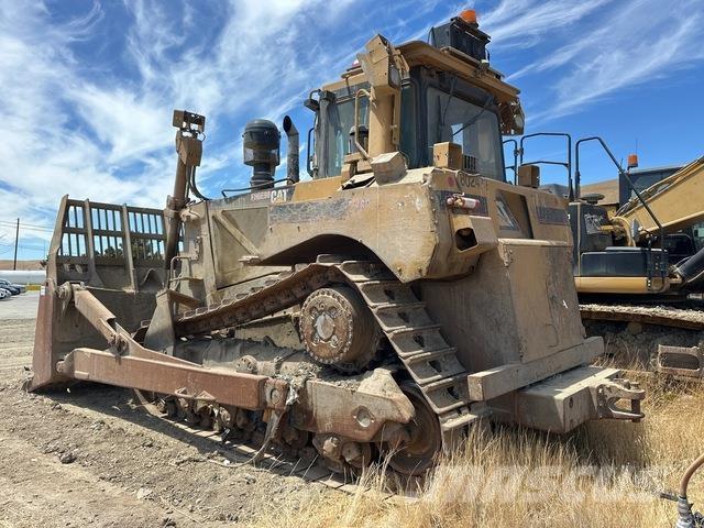 CAT D8T بلدوزرات مجنزرة
