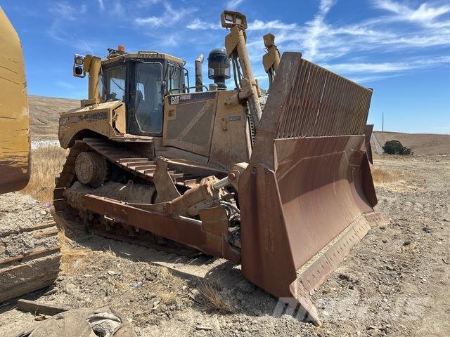 CAT D8T بلدوزرات مجنزرة