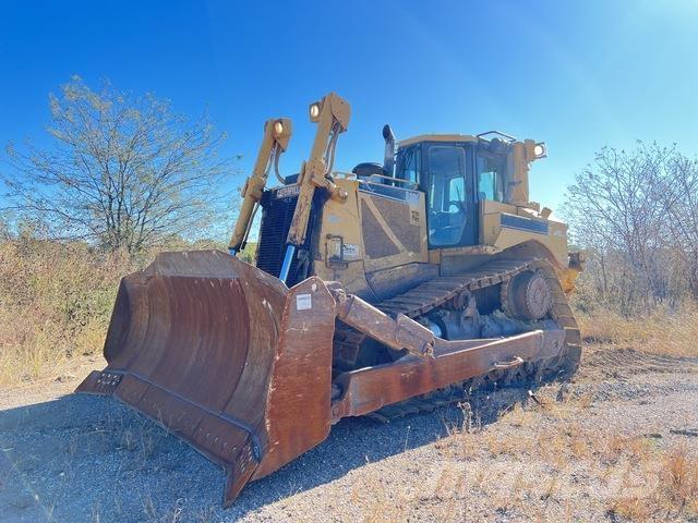 CAT D8T بلدوزرات مجنزرة