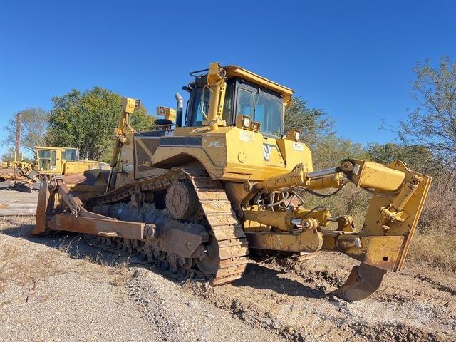 CAT D8T بلدوزرات مجنزرة
