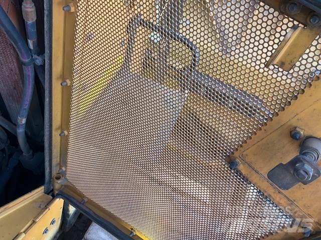 CAT D9 بلدوزرات مجنزرة
