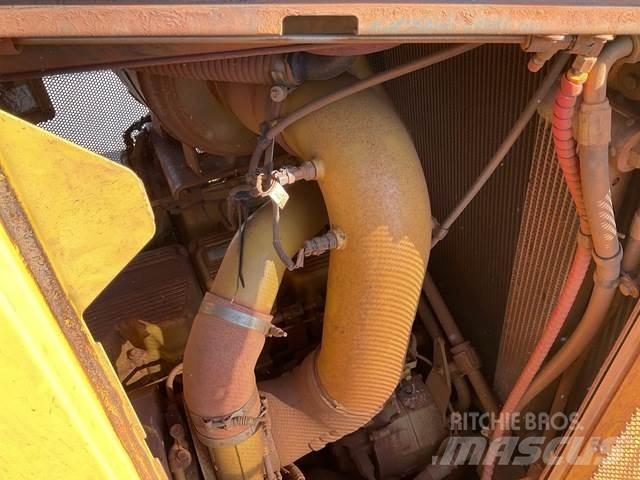 CAT D9 بلدوزرات مجنزرة