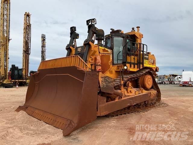 CAT D9 بلدوزرات مجنزرة