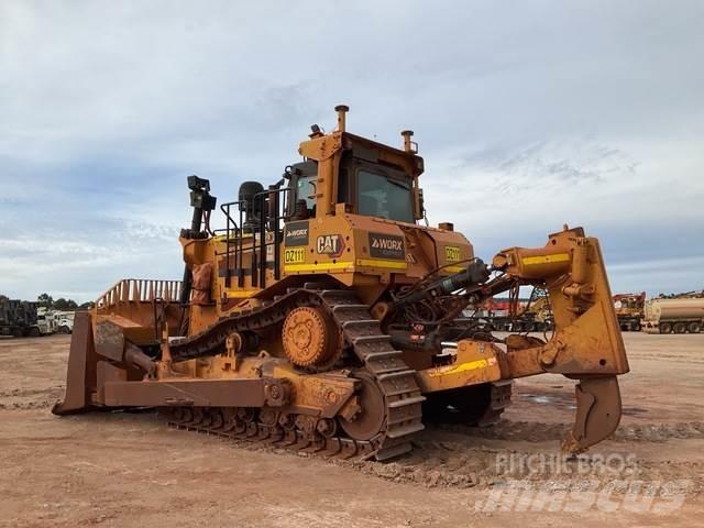 CAT D9 بلدوزرات مجنزرة