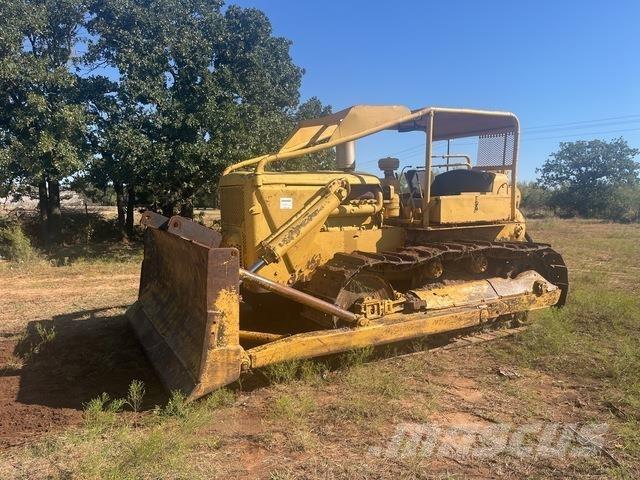 CAT D9G بلدوزرات مجنزرة