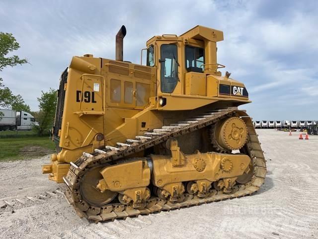 CAT D9L بلدوزرات مجنزرة