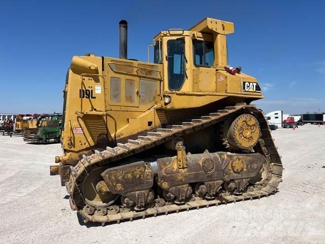 CAT D9L بلدوزرات مجنزرة