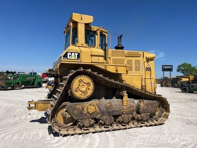 CAT D9L بلدوزرات مجنزرة