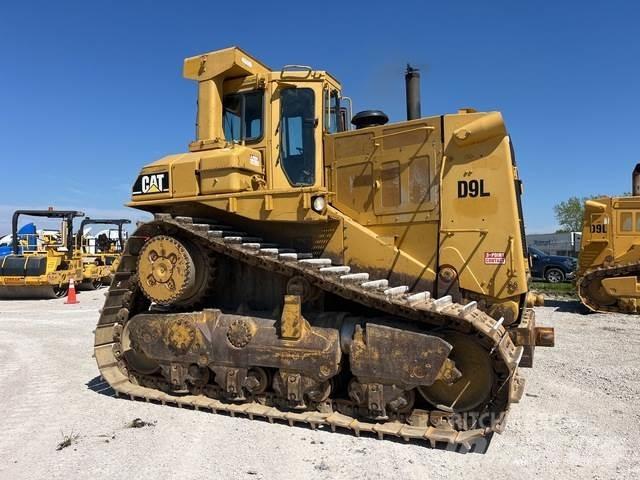 CAT D9L بلدوزرات مجنزرة