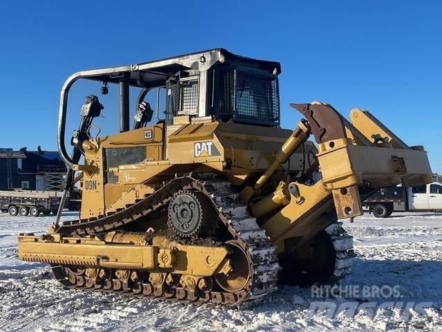 CAT D9N بلدوزرات مجنزرة