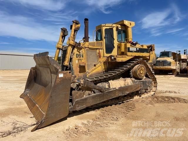 CAT D9N بلدوزرات مجنزرة