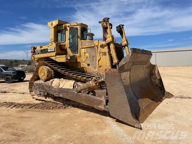 CAT D9N بلدوزرات مجنزرة