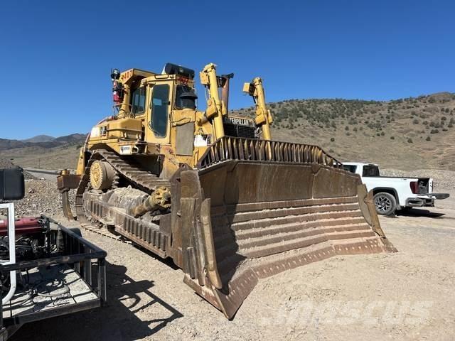 CAT D9N بلدوزرات مجنزرة