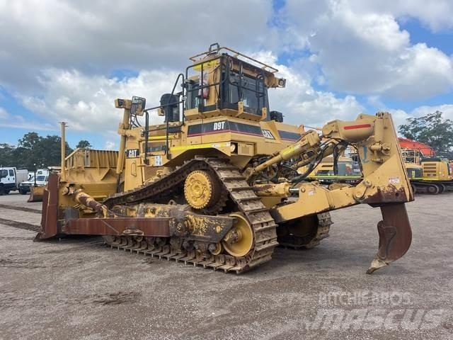 CAT D9T بلدوزرات مجنزرة