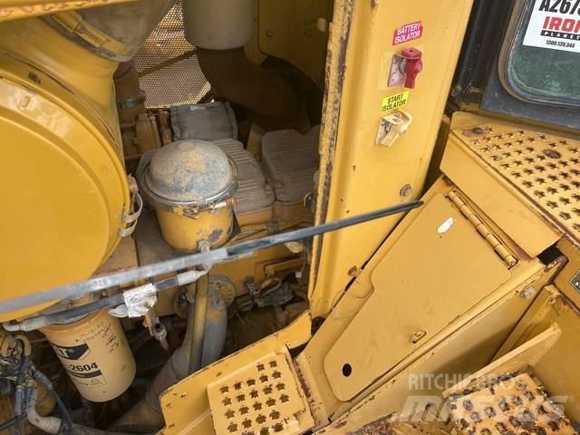 CAT D9T بلدوزرات مجنزرة