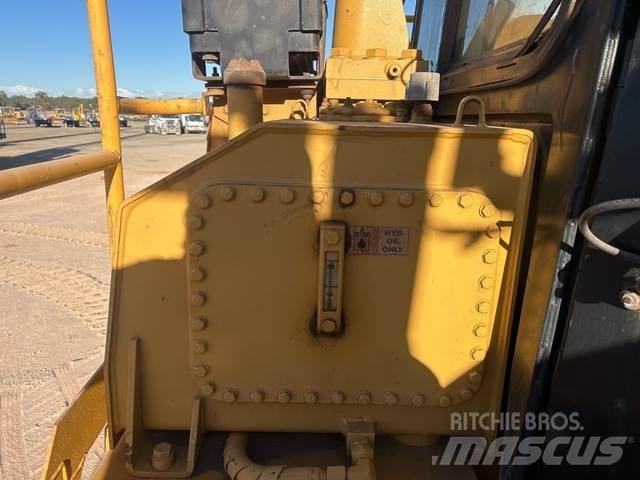 CAT D9T بلدوزرات مجنزرة