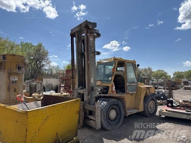 CAT DP90 شاحنات الطرق الوعرة