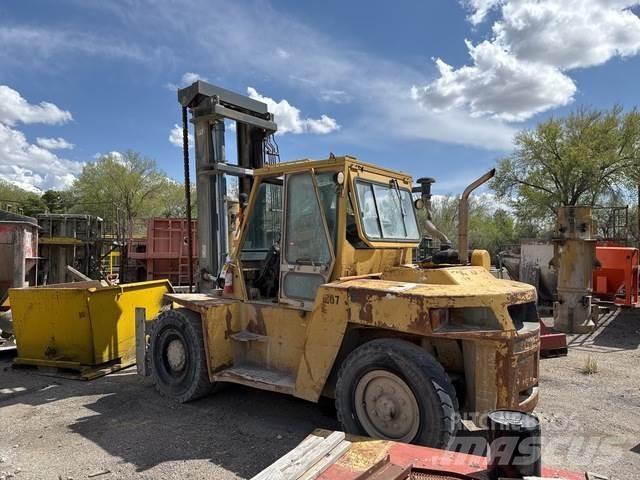 CAT DP90 شاحنات الطرق الوعرة