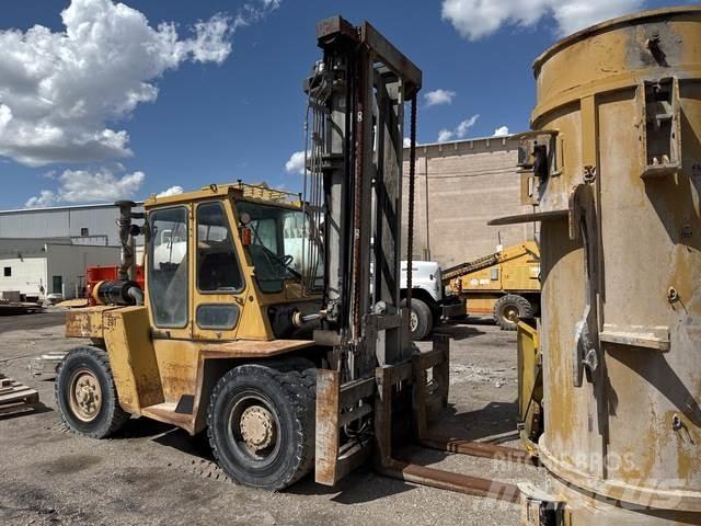 CAT DP90 شاحنات الطرق الوعرة