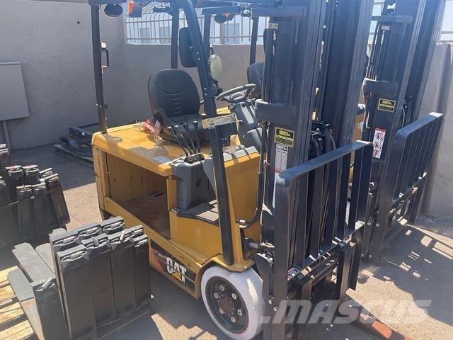 CAT EC25EN2 شاحنات ذات رافعات شوكية تعمل بالكهرباء