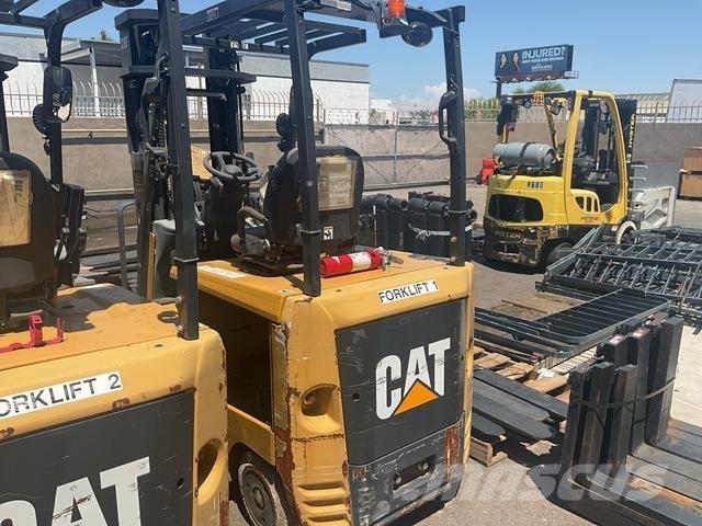 CAT EC25EN2 شاحنات ذات رافعات شوكية تعمل بالكهرباء