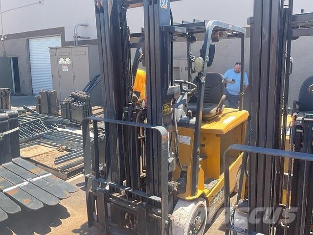 CAT EC25EN2 شاحنات ذات رافعات شوكية تعمل بالكهرباء