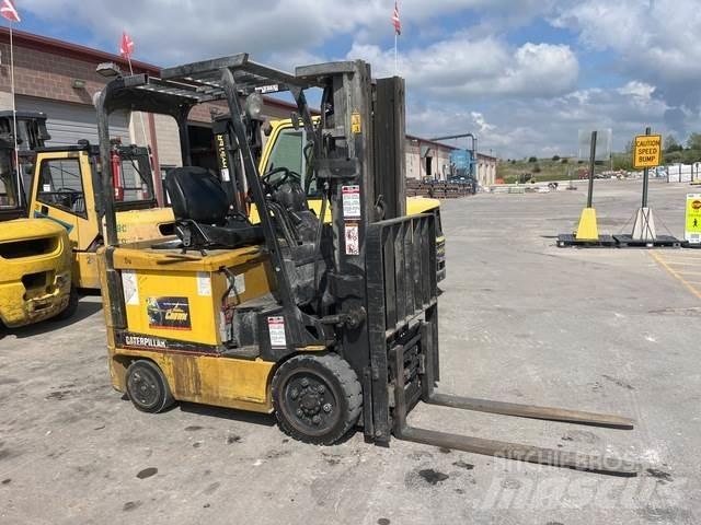 CAT EC25K شاحنات ذات رافعات شوكية تعمل بالكهرباء