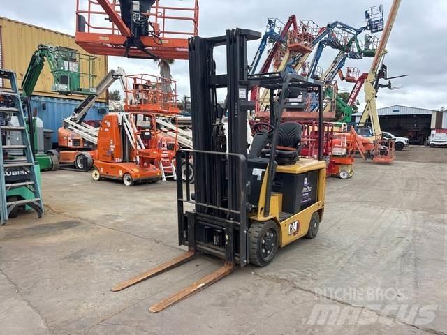 CAT EC25N شاحنات ذات رافعات شوكية تعمل بالكهرباء