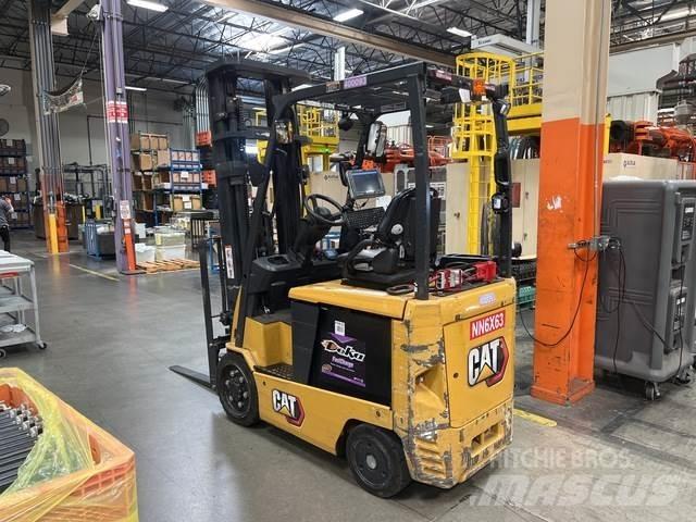 CAT EC25N شاحنات ذات رافعات شوكية تعمل بالكهرباء