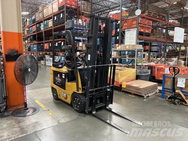 CAT EC25N شاحنات ذات رافعات شوكية تعمل بالكهرباء