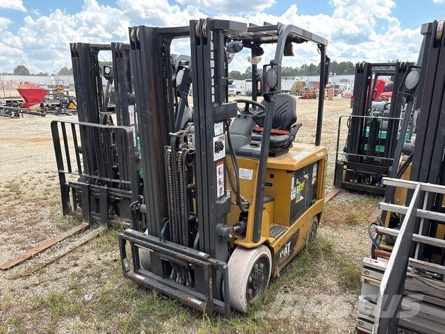 CAT EC25N2 شاحنات ذات رافعات شوكية تعمل بالكهرباء