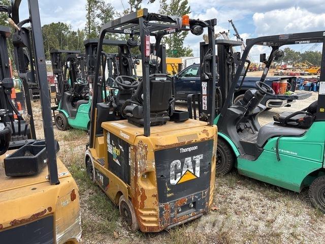 CAT EC25N2 شاحنات ذات رافعات شوكية تعمل بالكهرباء