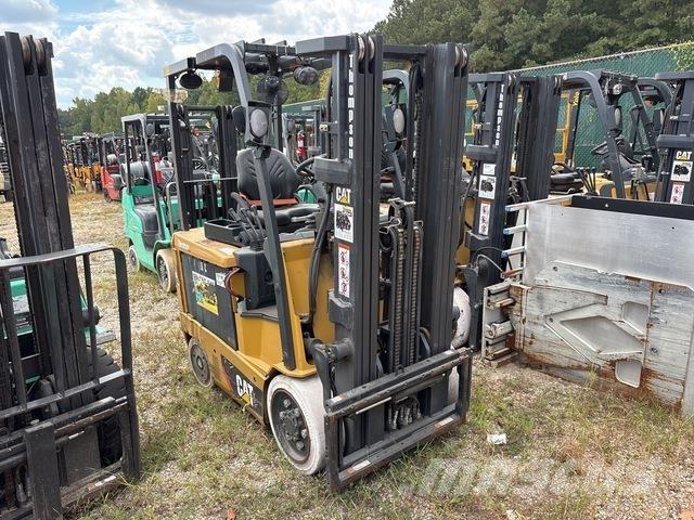 CAT EC25N2 شاحنات ذات رافعات شوكية تعمل بالكهرباء
