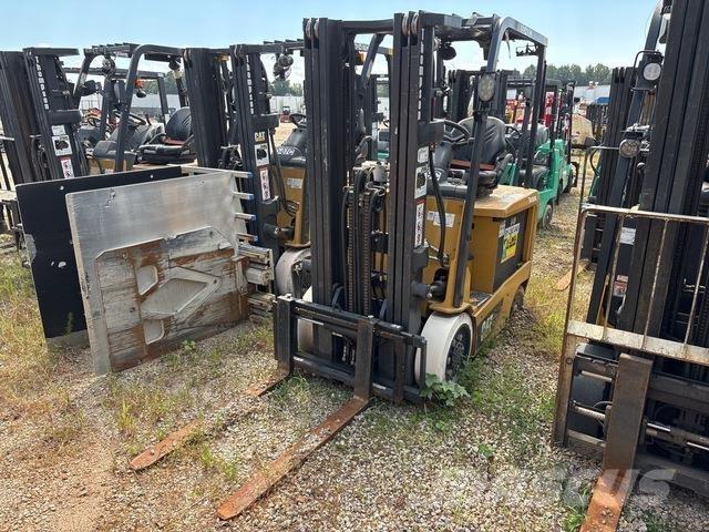 CAT EC25N2 شاحنات ذات رافعات شوكية تعمل بالكهرباء