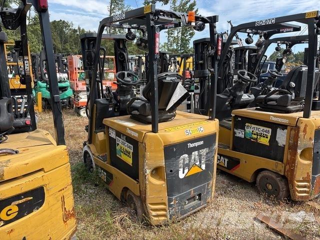 CAT EC25N2 شاحنات ذات رافعات شوكية تعمل بالكهرباء
