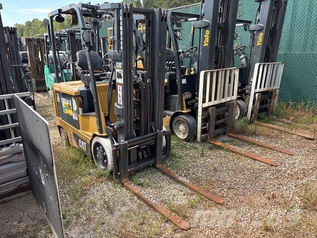CAT EC25N2 شاحنات ذات رافعات شوكية تعمل بالكهرباء