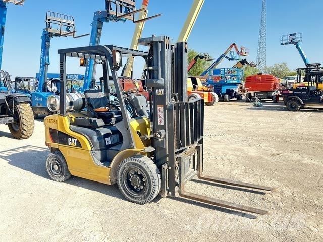 CAT GP25N شاحنات ذات رافعات شوكية - أخرى