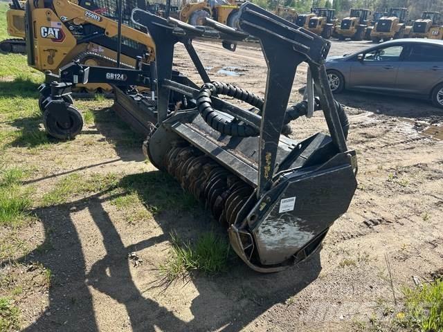 CAT HM415C ماكينات تقطيع أخشاب الحراجة