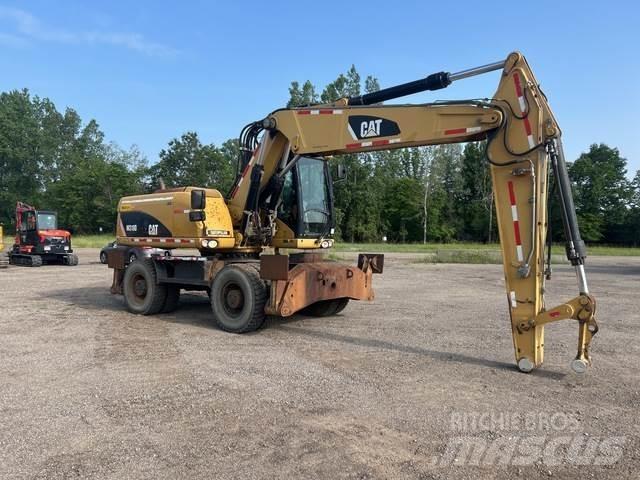 CAT M318D حفارات بعجل