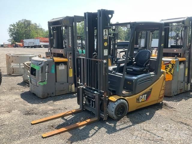 CAT MH 2ET4000 شاحنات ذات رافعات شوكية تعمل بالكهرباء