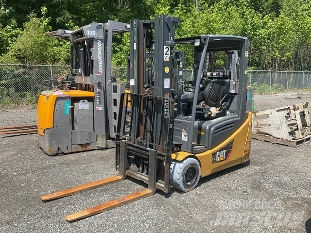 CAT MH 2ET4000 شاحنات ذات رافعات شوكية تعمل بالكهرباء