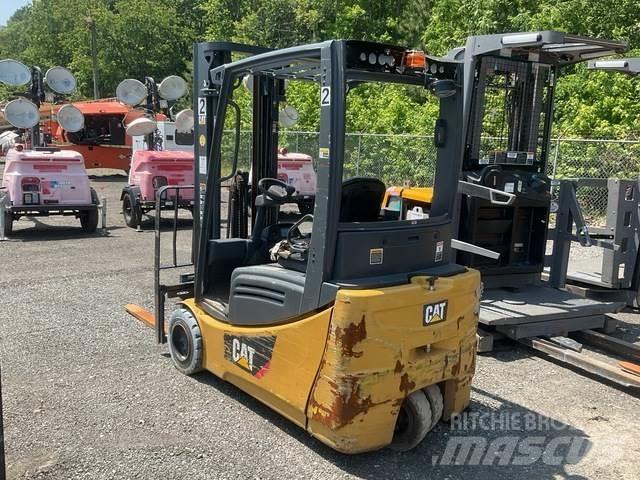 CAT MH 2ET4000 شاحنات ذات رافعات شوكية تعمل بالكهرباء
