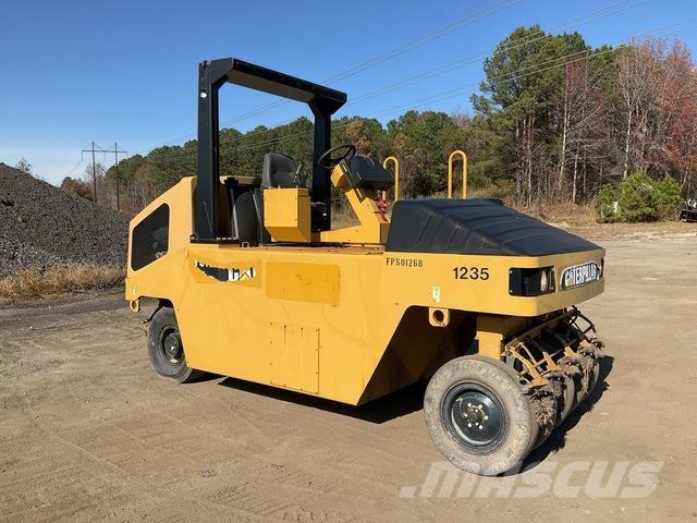 CAT PS150 مداحل ذات إطارات هوائية