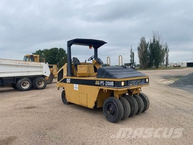 CAT PS200B مداحل ذات إطارات هوائية