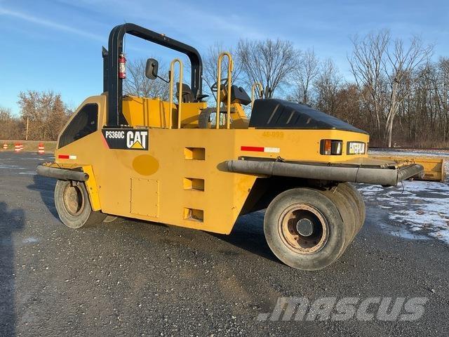 CAT PS360C مداحل ذات إطارات هوائية